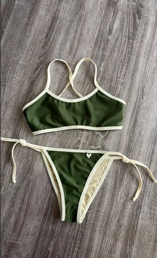 Bikini con top T 2