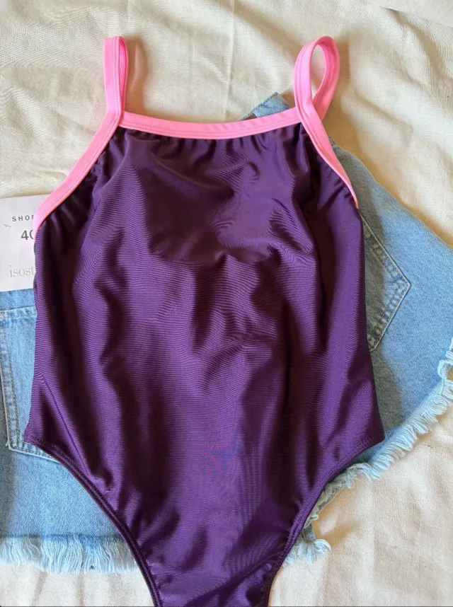 Enteriza morada con tiras rosa T 2