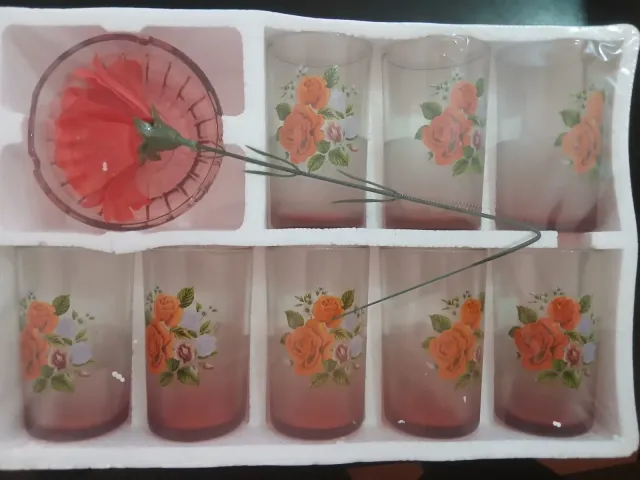 8 vasos+ cenicero