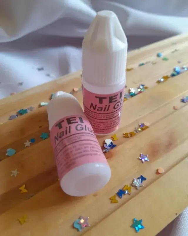 Pegamento para uñas Tei