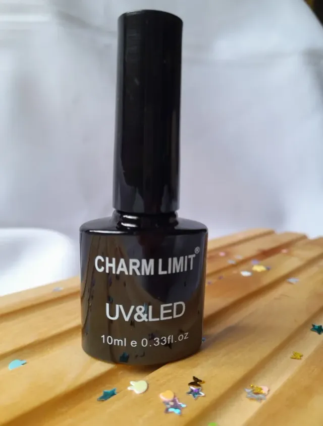 Esmalte color negro Charm Limit