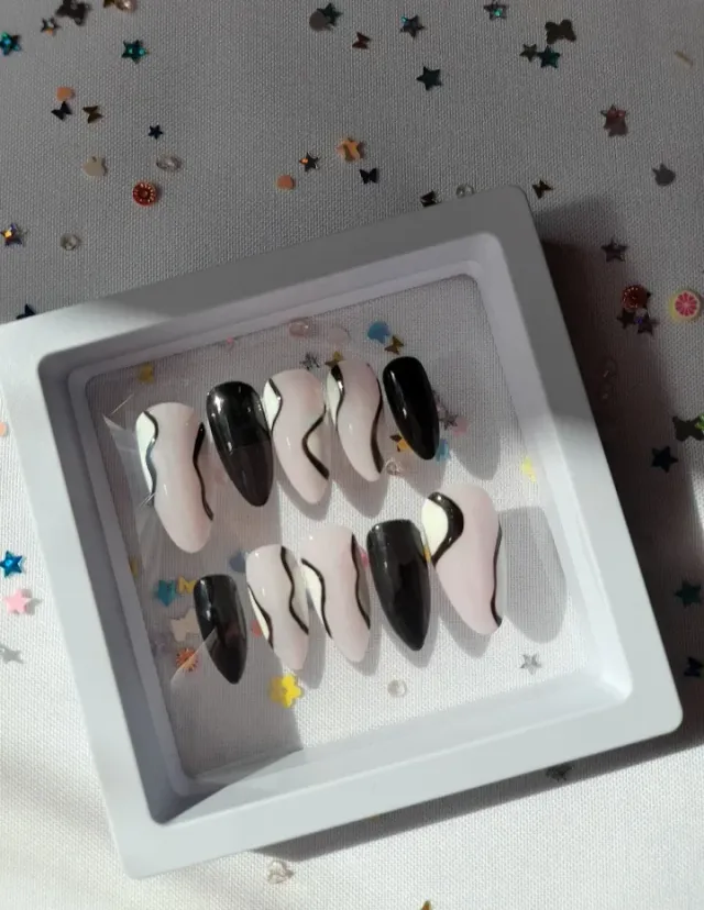 Press on nails set