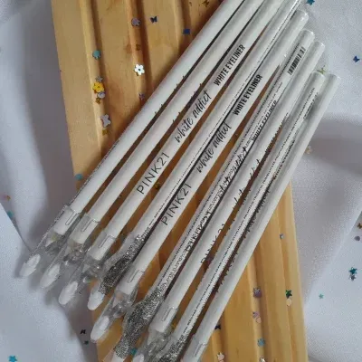Delineador lapiz blanco