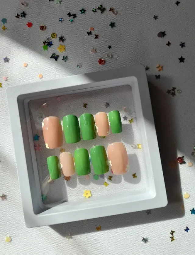 Press on nails set