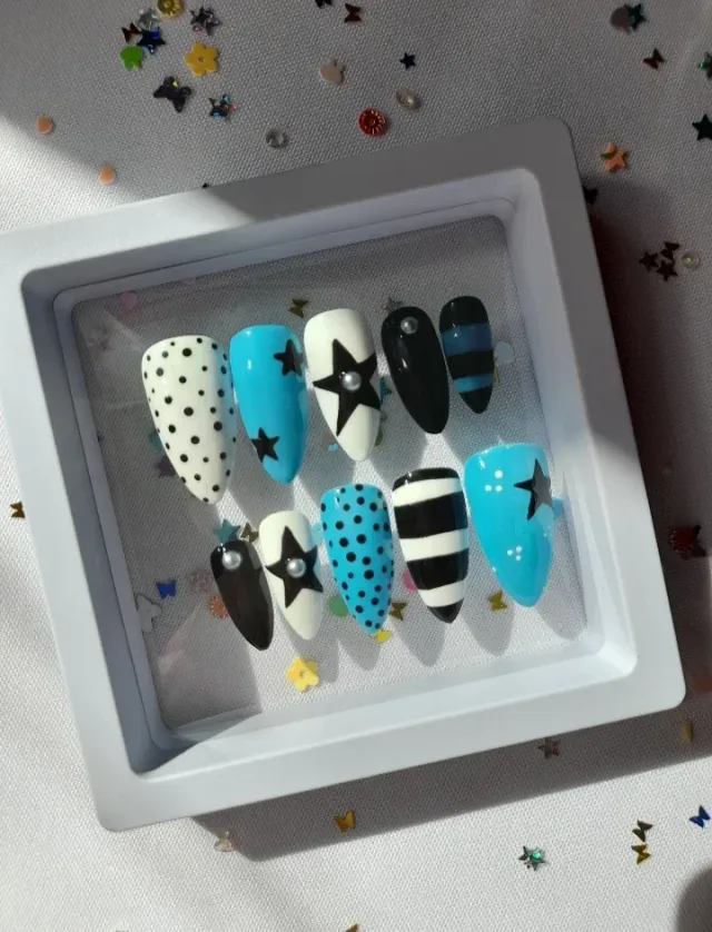 Press on nails set