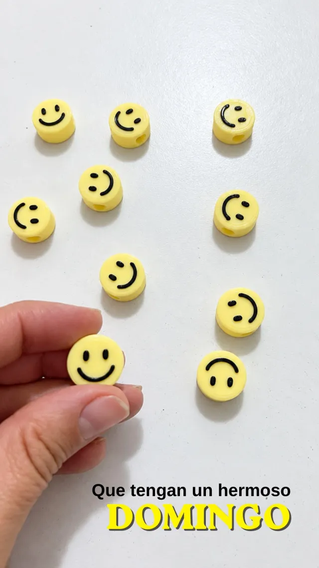Charms smiley x 10u