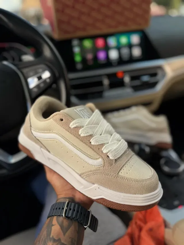 VANS HYLANE