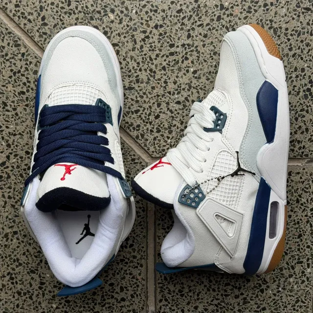 JORDAN RETRO 4