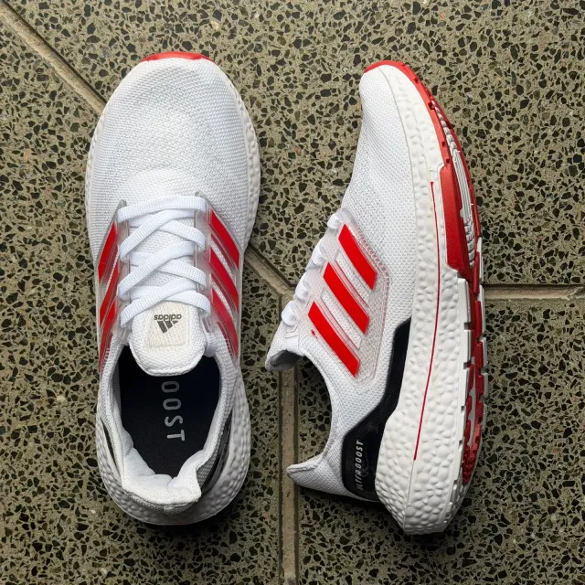 ADIDAS ULTRABOOST