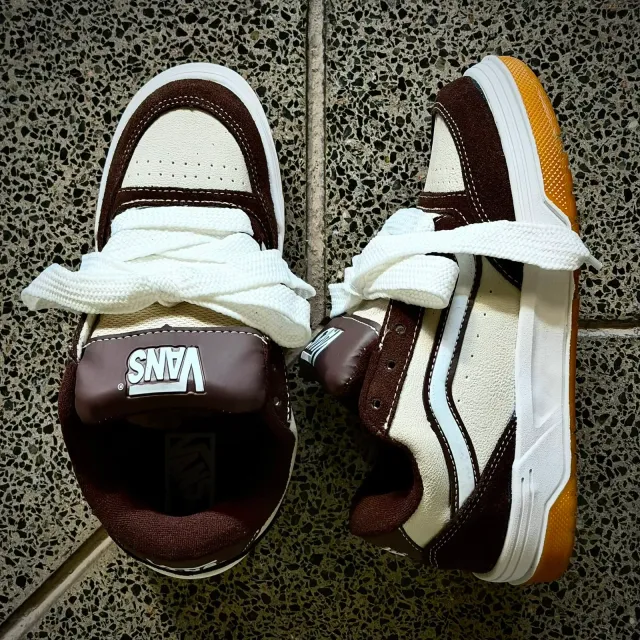 VANS HYLANE