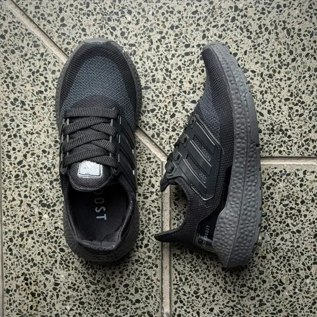ADIDAS ULTRABOOST