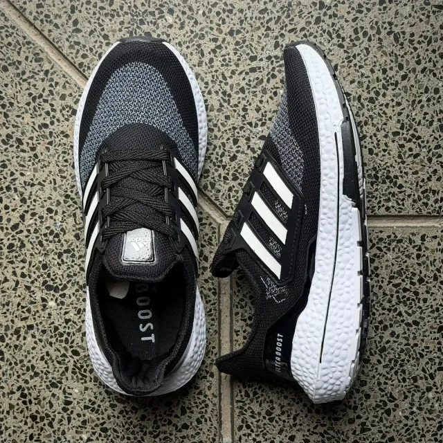 ADIDAS ULTRABOOST
