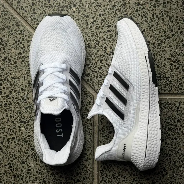 ADIDAS ULTRABOOST