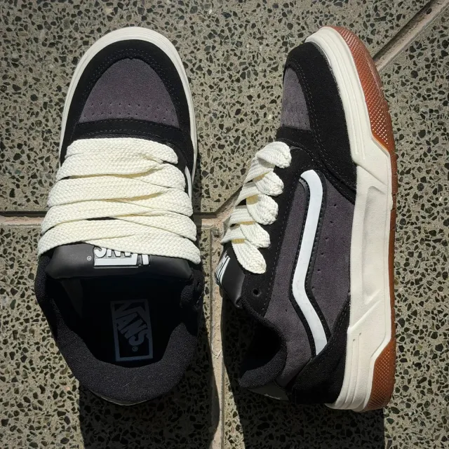VANS HYLANE