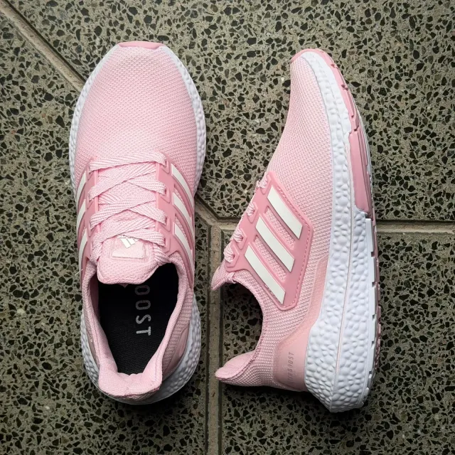 ADIDAS ULTRABOOST