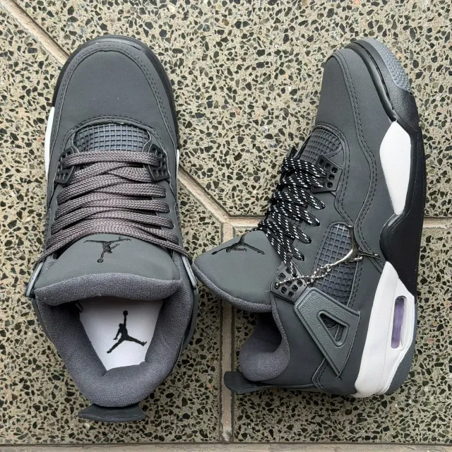 JORDAN RETRO 4