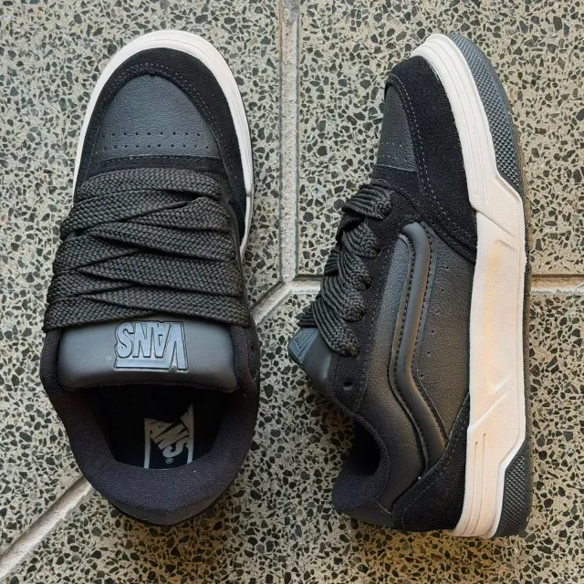 VANS HYLANE