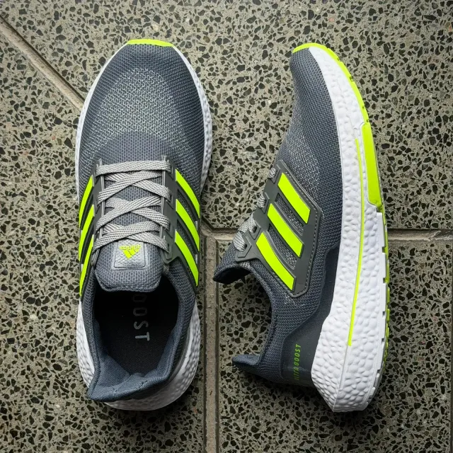 ADIDAS ULTRABOOST