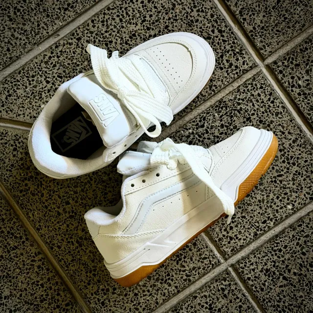 VANS HYLANE