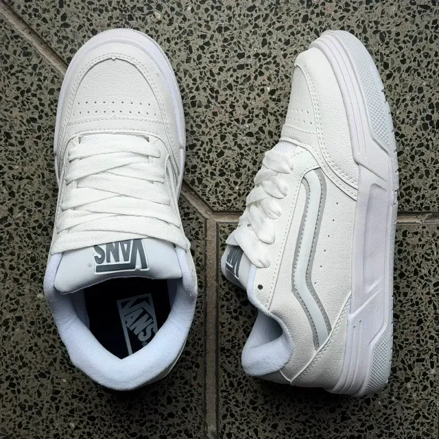 VANS HYLANE