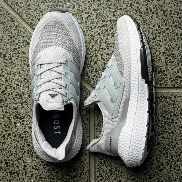 ADIDAS ULTRABOOST