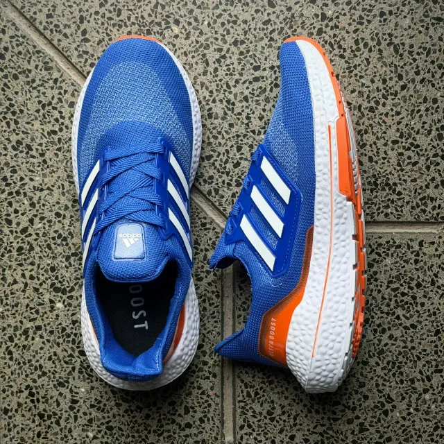 ADIDAS ULTRABOOST