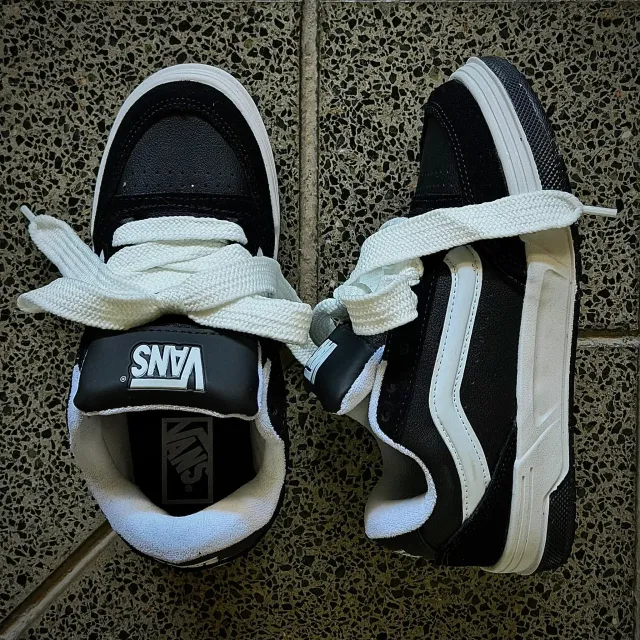 VANS HYLANE