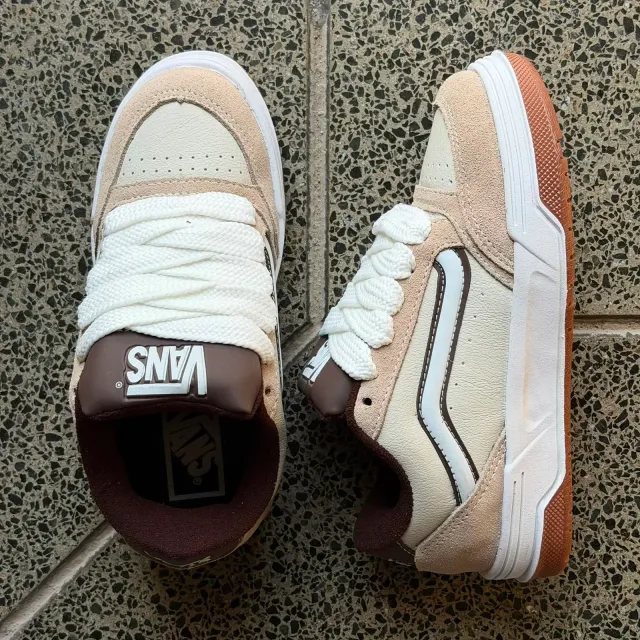 VANS HYLANE