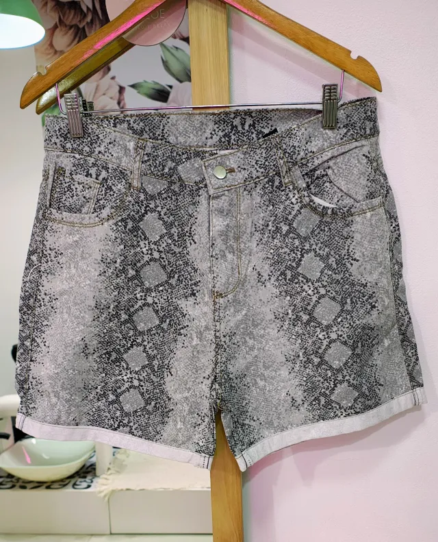 Shorts rígidos estampados 7