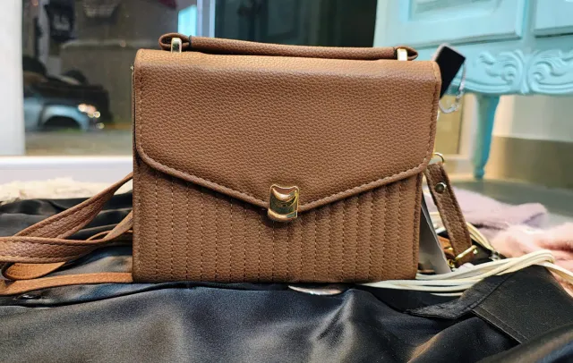 Cartera con tira regulable 2