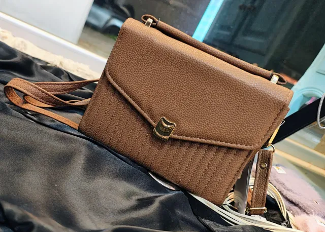 Cartera con tira regulable 3