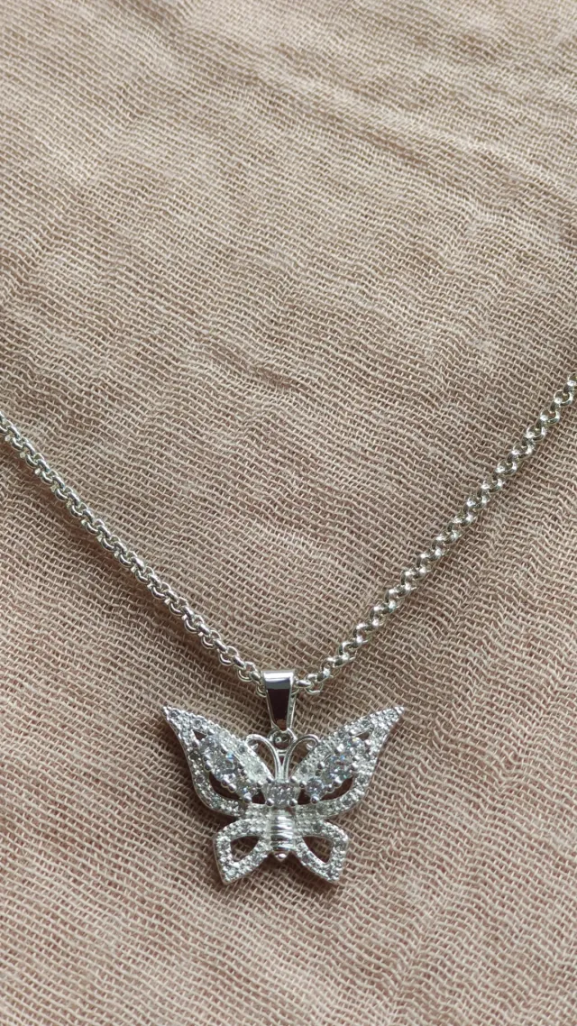 Cadena y dije mariposa