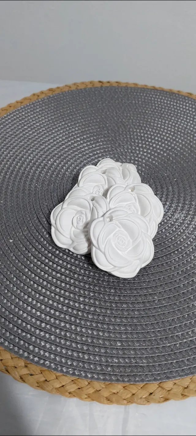 Tag aromaticos de flor para colgar en yeso. Crudo. Medida 6 x 6