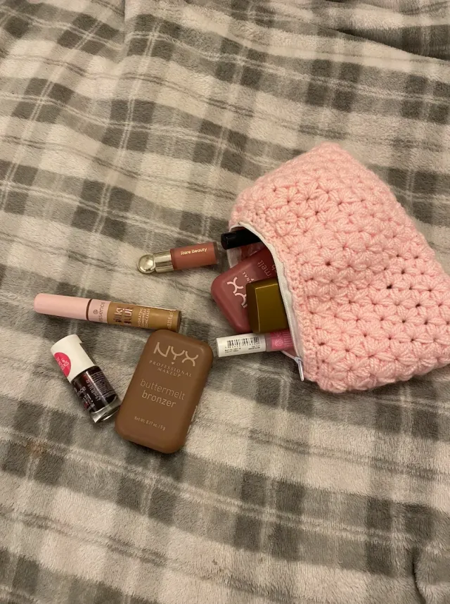 Neceser de crochet rosa con cierre