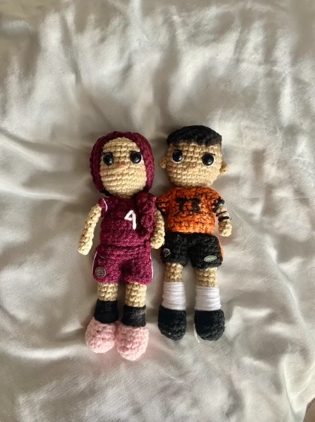 Muñecos tejidos al crochet personalizados