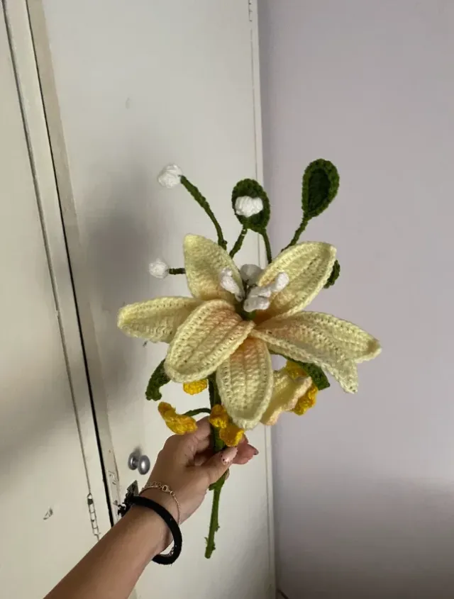 Ramo de flores tejidas