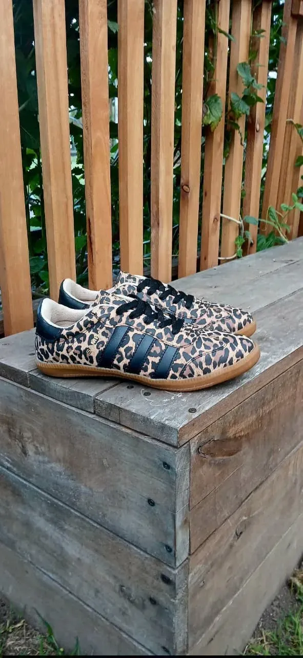 Adidas Saba 5