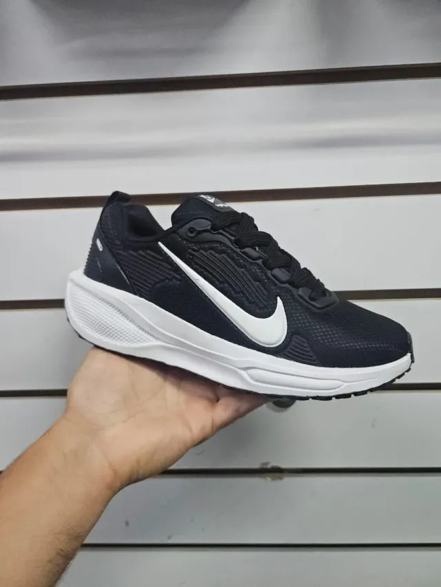 Nike Vomero 2