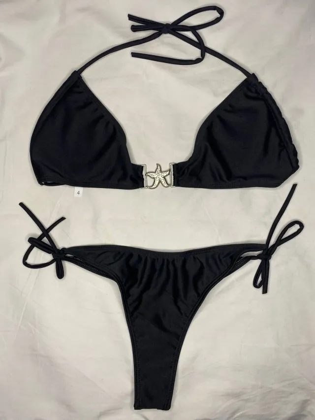 Bikini triangulo blanco con broche de estrella 2