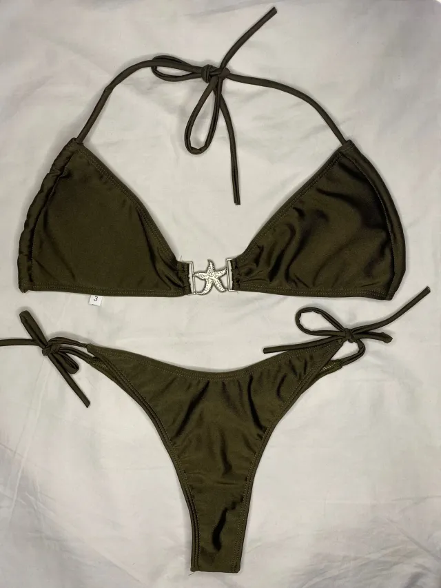 Bikini triangulo blanco con broche de estrella 3