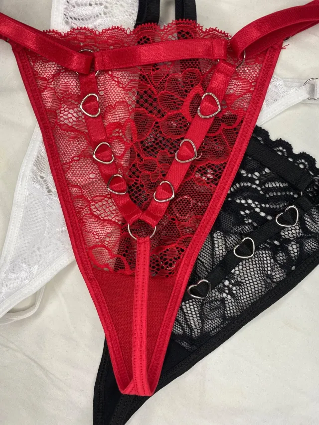 Tangas de encaje en rojo, blanco y negro 4
