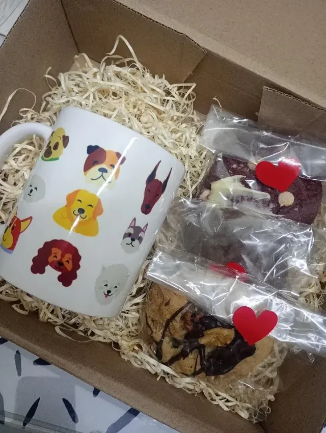 kit de regalo simple (taza personalizada + 3 cookies + caja)
