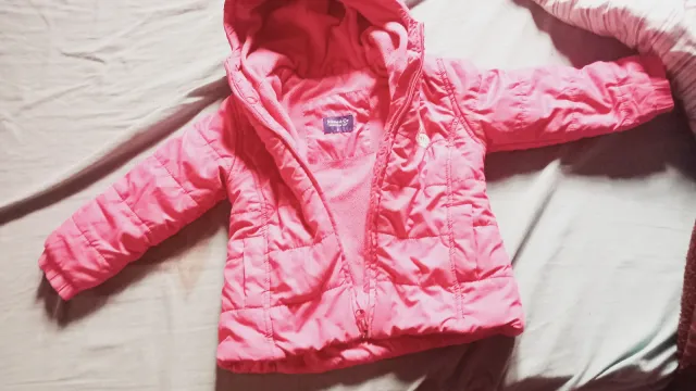 Canpera para nena es d algodón y una cartera todo pido