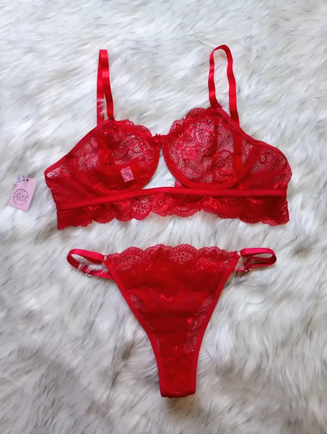 Conjunto de encaje con aro. Hermoso, súper delicado. T.90.