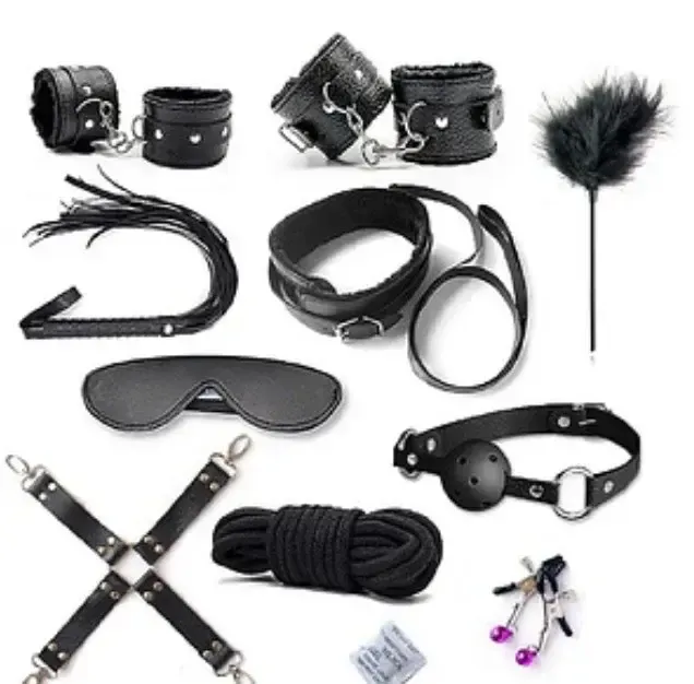 Set Íntimo de 10 Piezas en Cuero Sintético con Antifaz, Esposas y Accesorios BDS