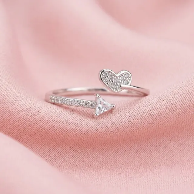 Anillo corazón-flecha