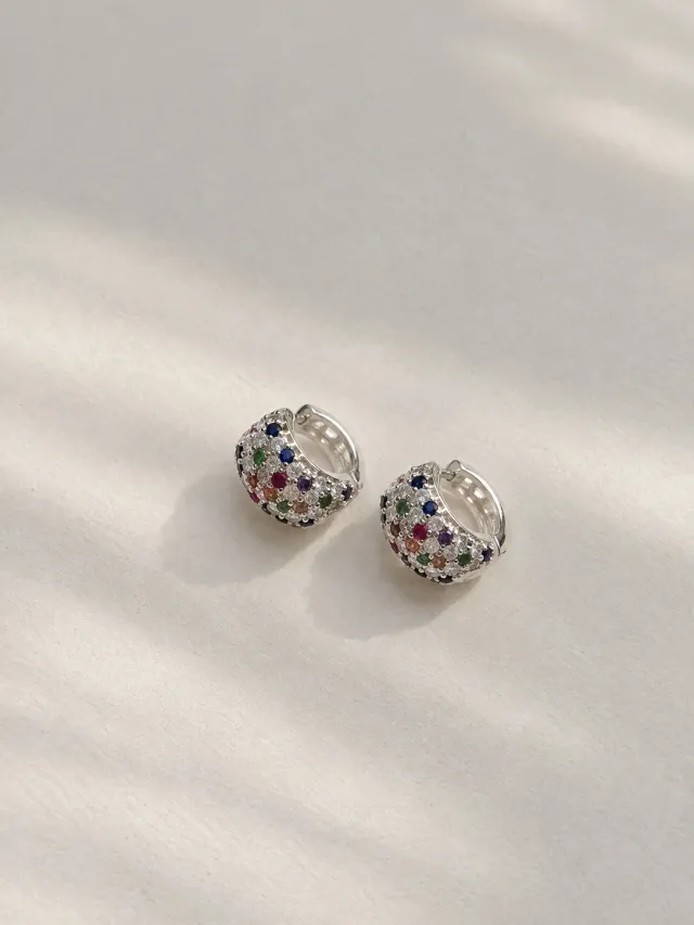 Aros con strass de colores en acero blanco