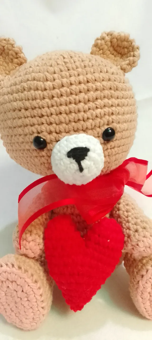 OSITO CON CORAZON-AMIGURUMI