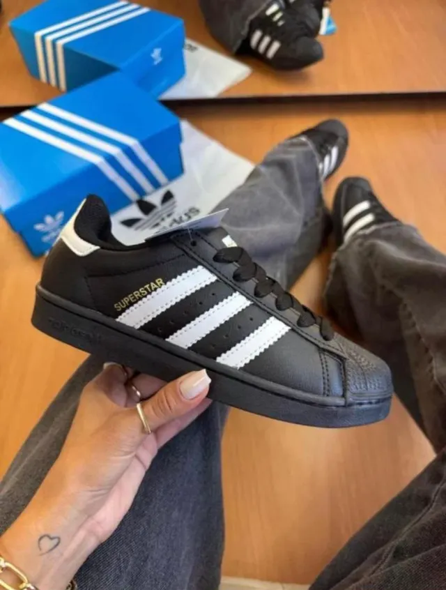 SUPERSTAR NEGRO  BLANCO