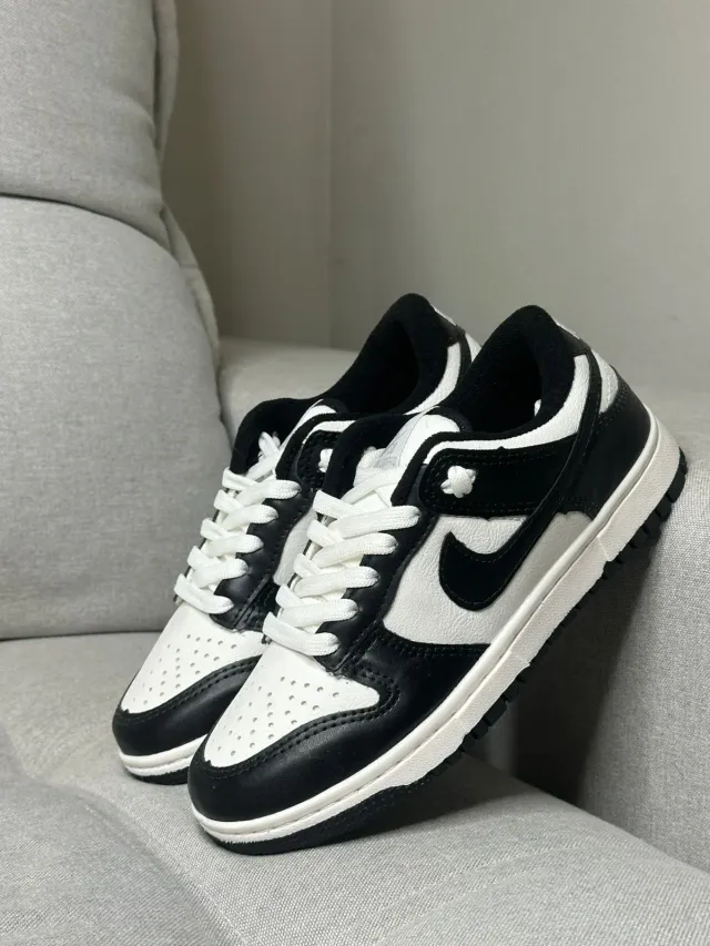 SB DUNK PANDA
